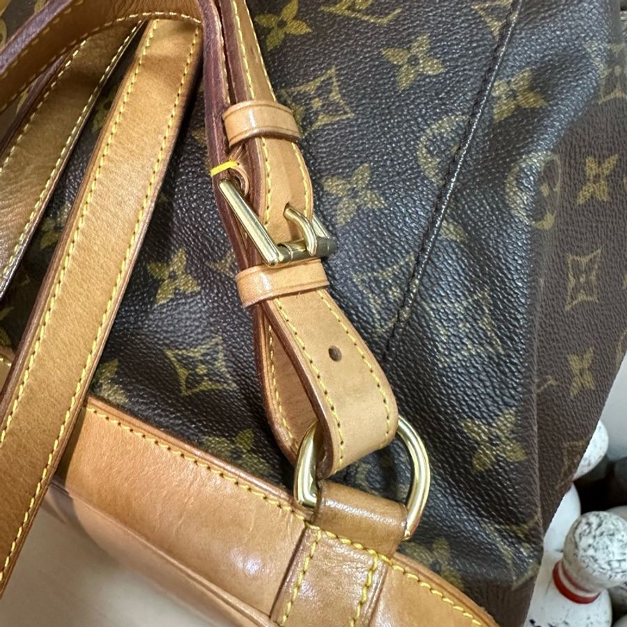 LV後背包-16