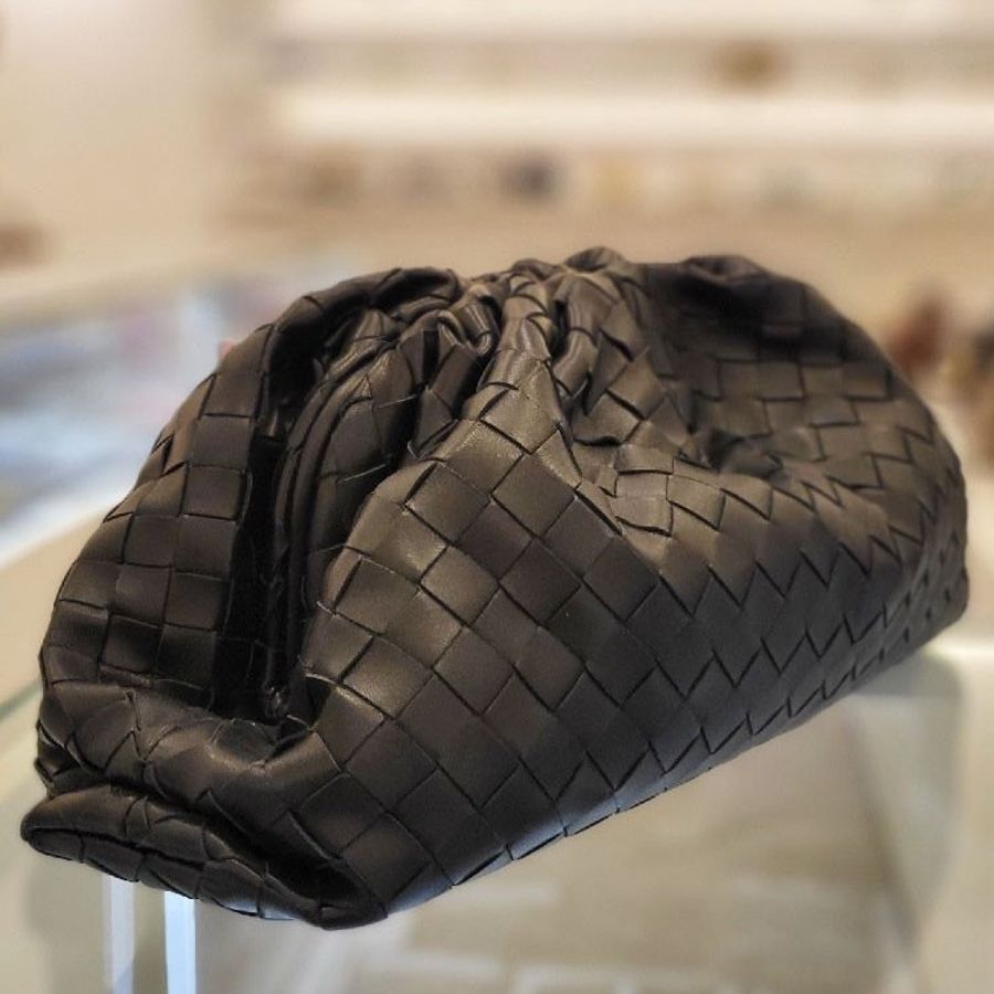 "限時降價活動"-Bottega Veneta 576175 The Punch 大款編織雲朵包 黑色-精緻編織,柔軟雲朵之選-5