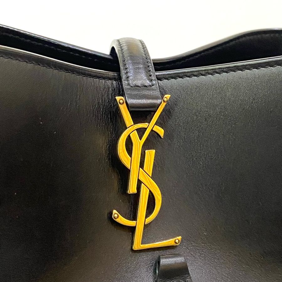 YSL 亮面黑牛皮金釦LE37手提側背水桶包-10