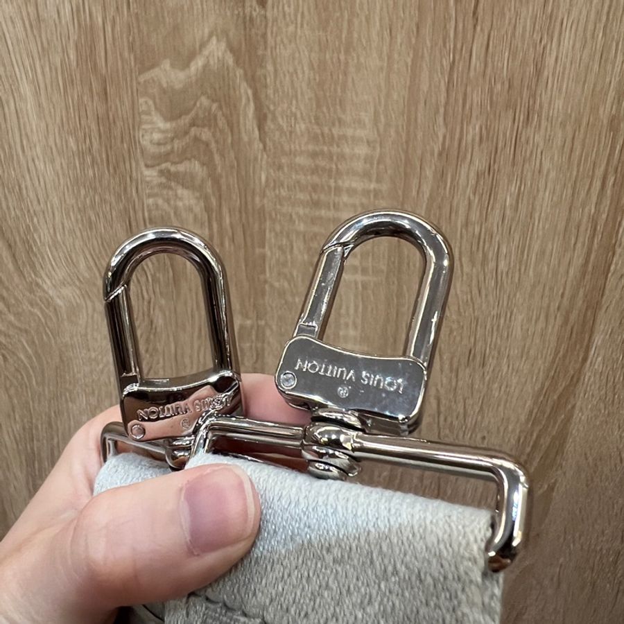 LV 礦物灰牛皮S-Lock銀釦手提斜背包M23152-15