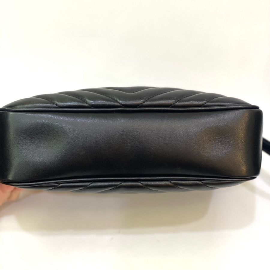 YSL 黑牛皮V型霧金釦流蘇ㄇ拉相機包-8