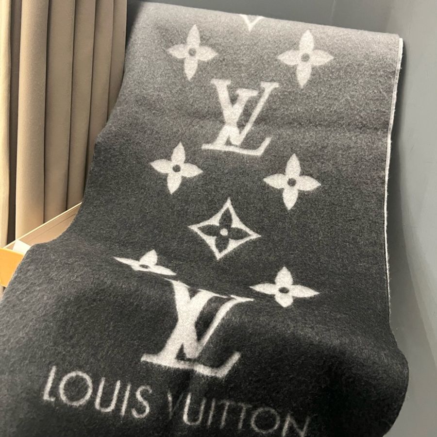 Louis Vuitton LV M76336經典Reykjavik Gradient 漸層圍巾 披肩-1