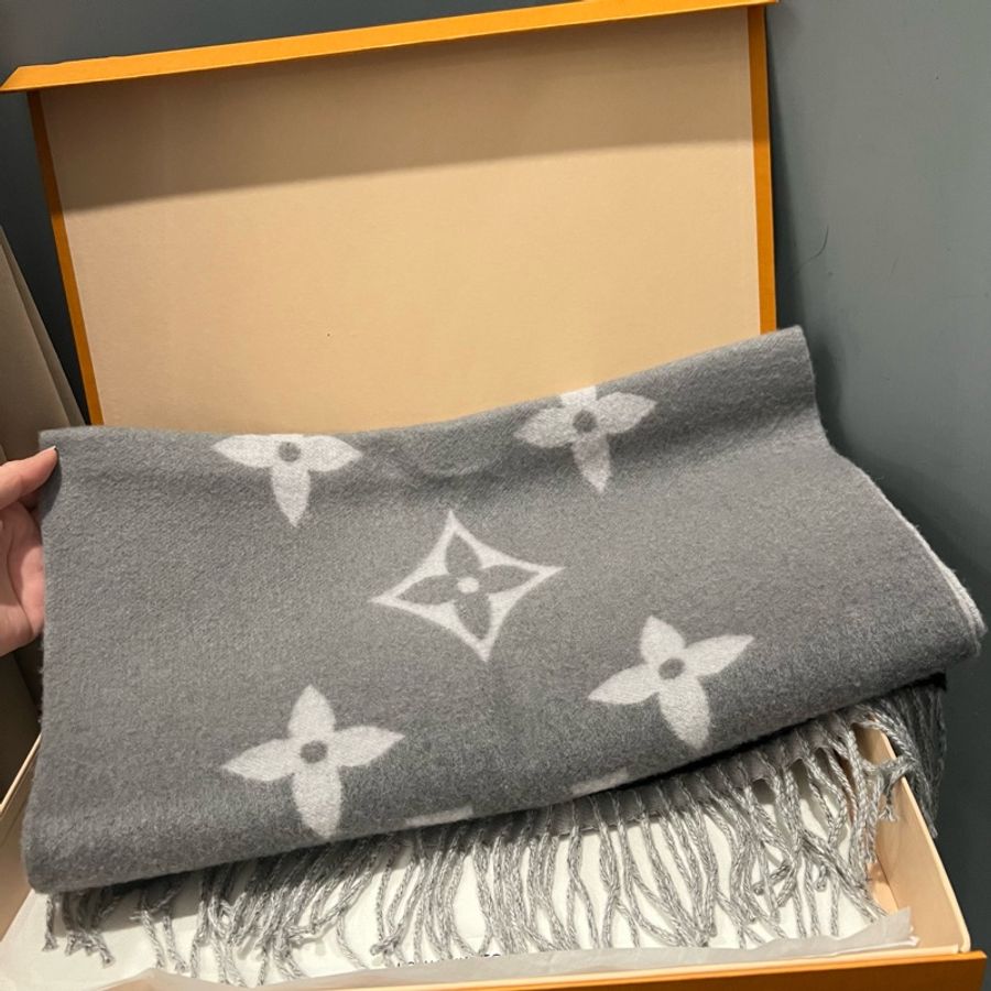 Louis Vuitton LV M76336經典Reykjavik Gradient 漸層圍巾 披肩-4