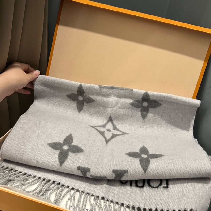 Louis Vuitton LV M76336經典Reykjavik Gradient 漸層圍巾 披肩-6