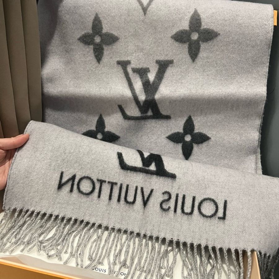 Louis Vuitton LV M76336經典Reykjavik Gradient 漸層圍巾 披肩-7