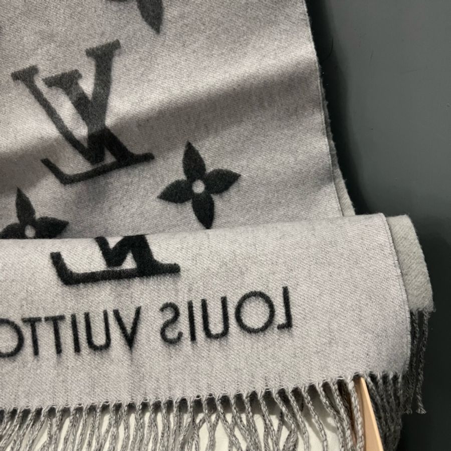 Louis Vuitton LV M76336經典Reykjavik Gradient 漸層圍巾 披肩-8