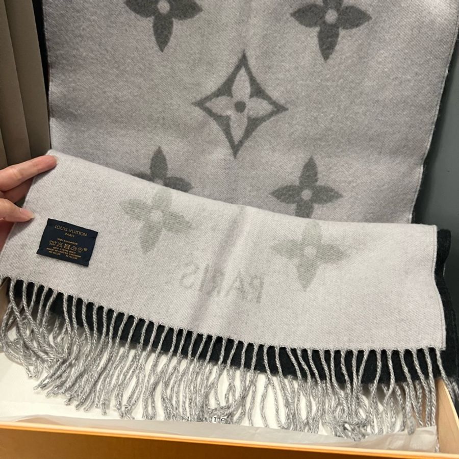 Louis Vuitton LV M76336經典Reykjavik Gradient 漸層圍巾 披肩-10