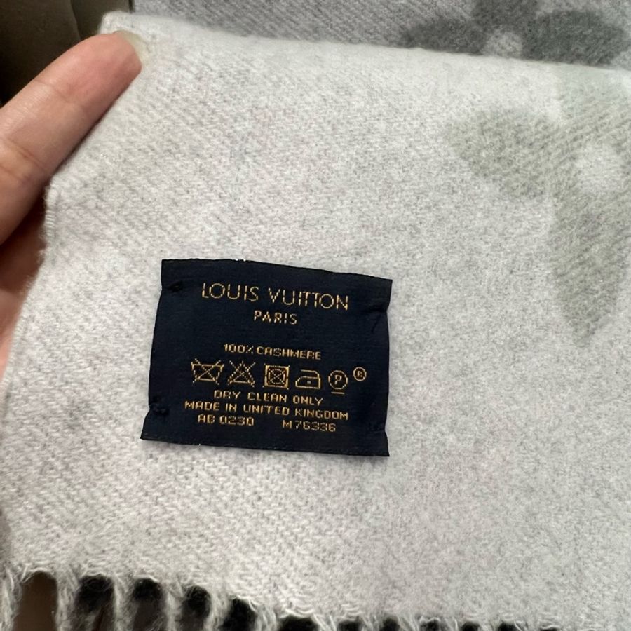 Louis Vuitton LV M76336經典Reykjavik Gradient 漸層圍巾 披肩-11