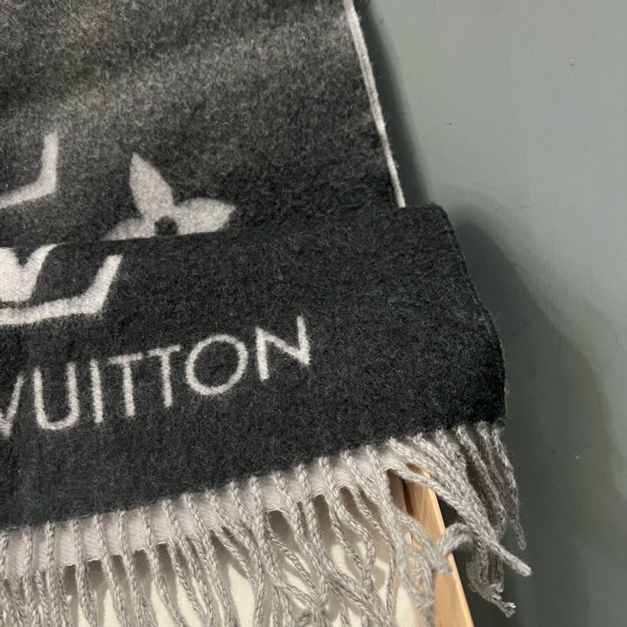 Louis Vuitton LV M76336經典Reykjavik Gradient 漸層圍巾 披肩-17