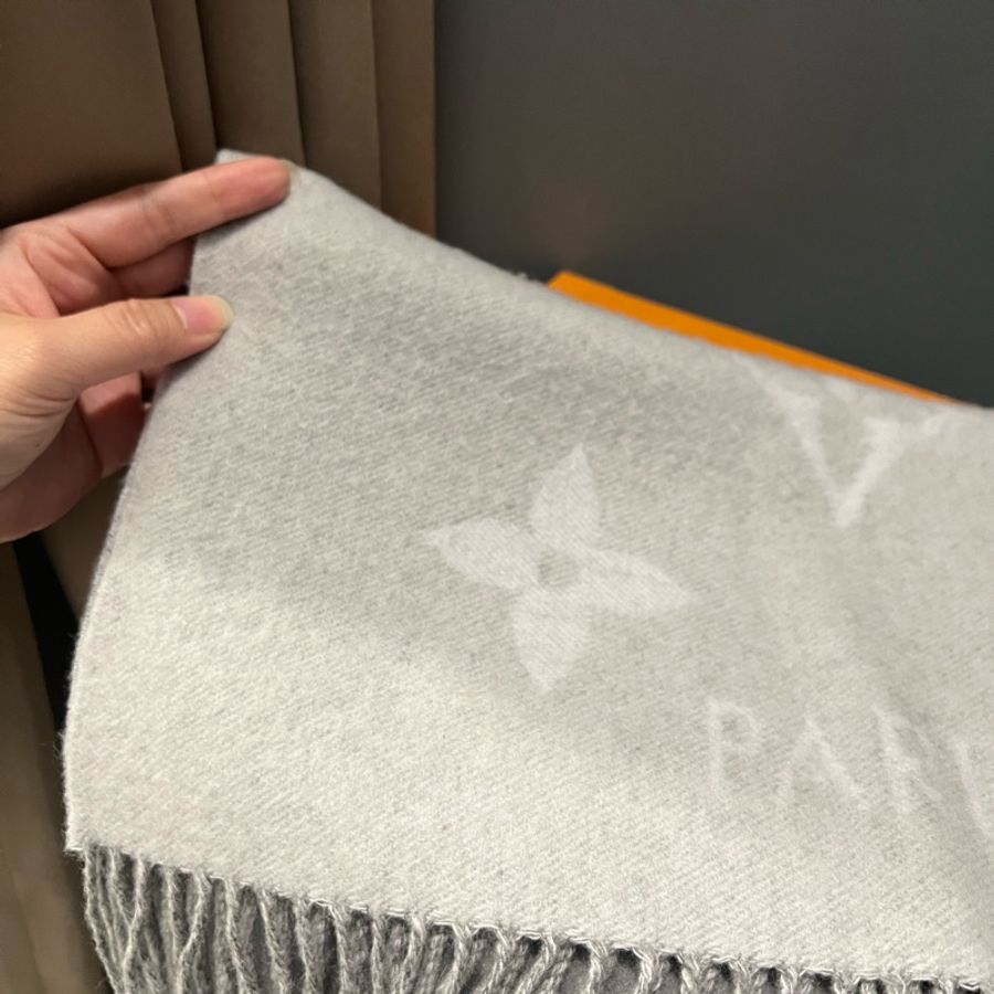 Louis Vuitton LV M76336經典Reykjavik Gradient 漸層圍巾 披肩-21