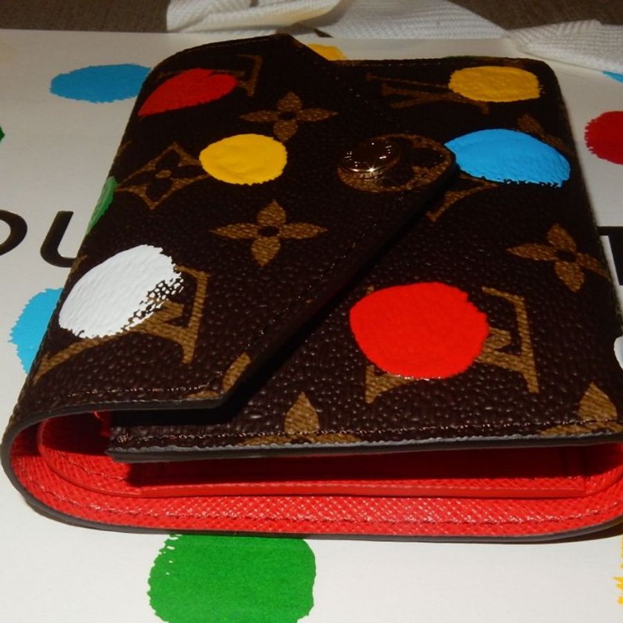 Louis Vuitton - M81865 聯名 VICTORINE Monogram 草間彌生點點三折短夾-7