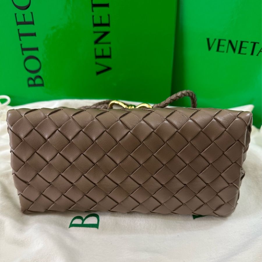 Bottega Veneta Small Andiamo 棕色(栗子色)斜背/肩背包-10