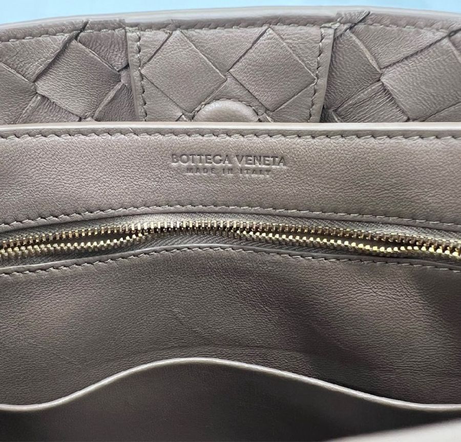 Bottega Veneta Small Andiamo 棕色(栗子色)斜背/肩背包-15