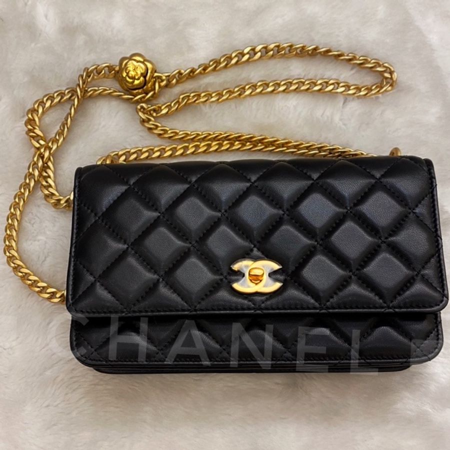 ► 全新 CHANEL 23S✨最新款✨黑金 山茶花金球WOC ▪️肩背包▪️斜背包-0