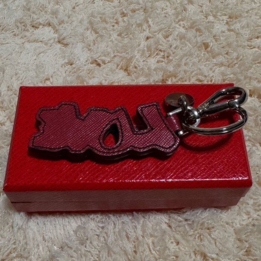 🎉降價🎉Prada LOVE水鑽皮革吊飾-8