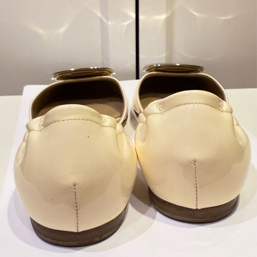 Roger Vivier 白色氣質平底鞋-9