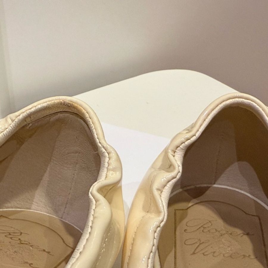 Roger Vivier 白色氣質平底鞋-13