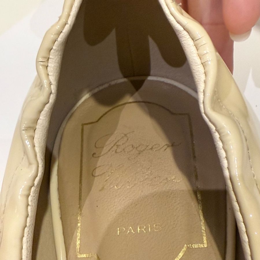 Roger Vivier 白色氣質平底鞋-15