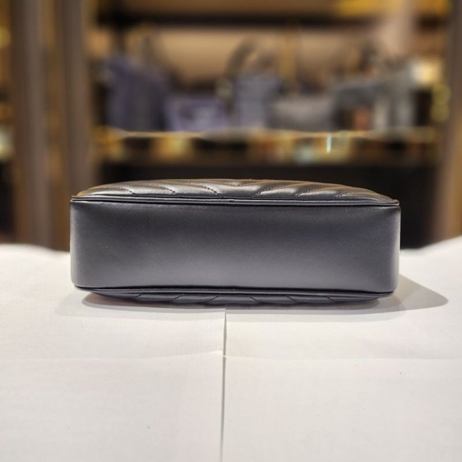 Saint Laurent 715232 YSL Lou 衍縫小牛皮相機流蘇包 黑色/金字Logo【促銷品】-9