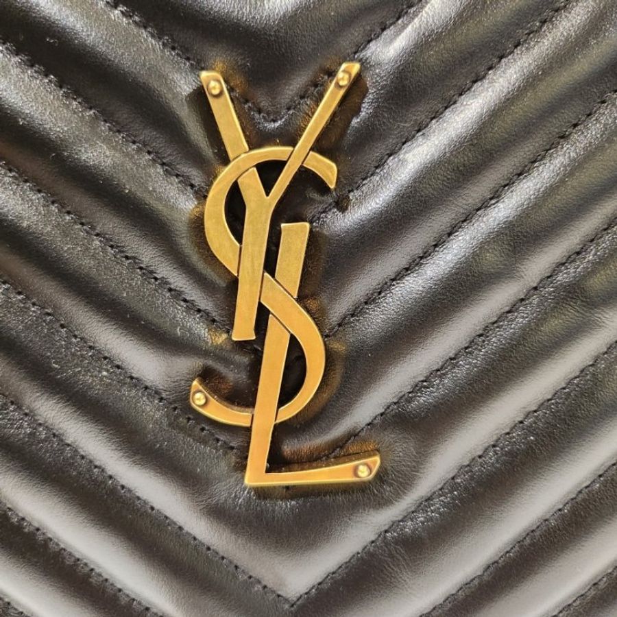 Saint Laurent 715232 YSL Lou 衍縫小牛皮相機流蘇包 黑色/金字Logo【促銷品】-10