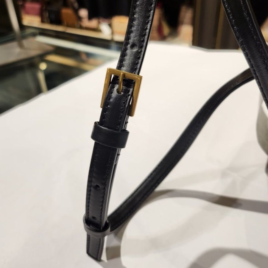 Saint Laurent 715232 YSL Lou 衍縫小牛皮相機流蘇包 黑色/金字Logo【促銷品】-11