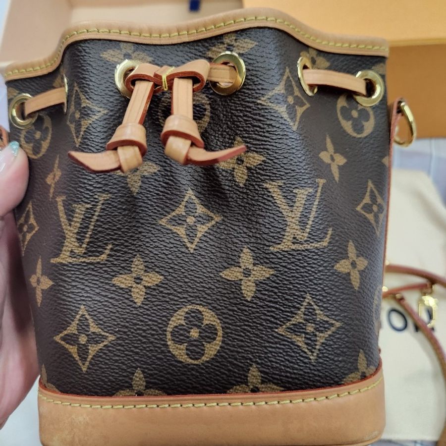 LV Louis Vuitton路易威登M81266 NANO NOE系Monogram帆布牛皮飾邊手提/斜背水筒。-3