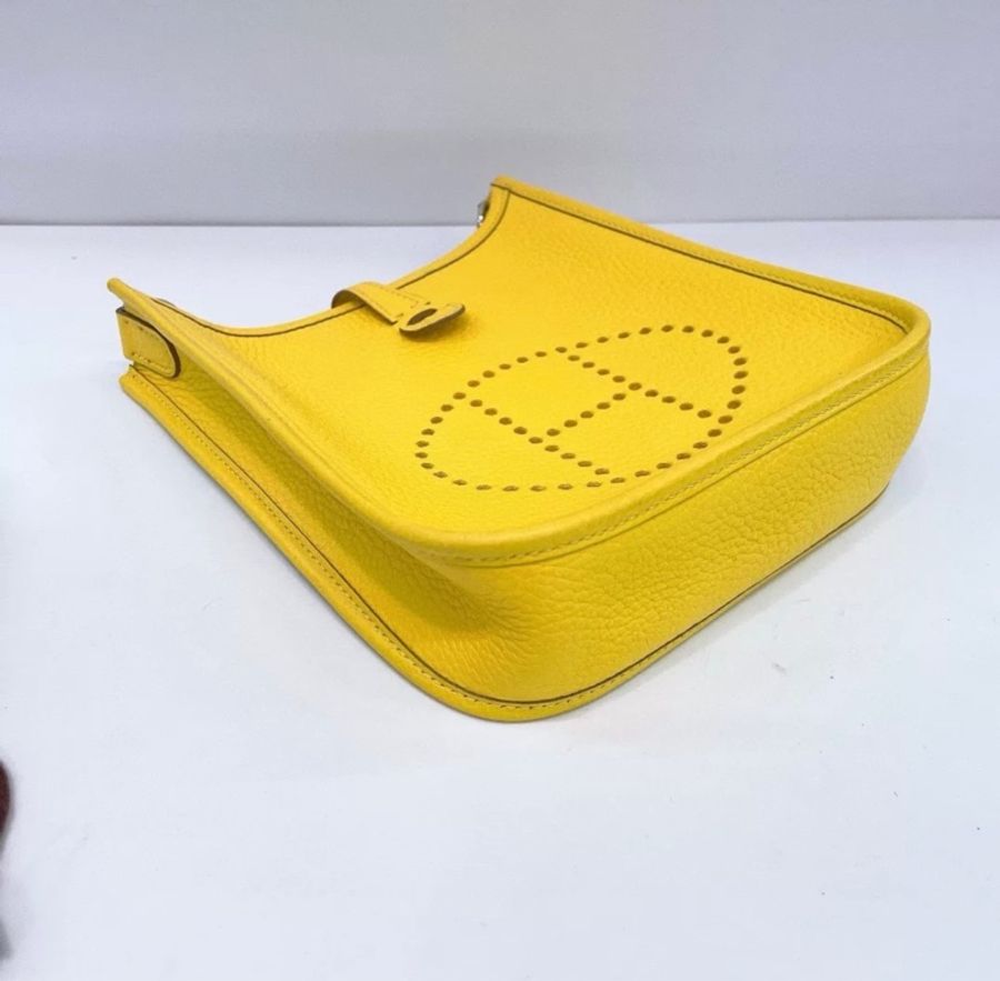 Hermès Mini Evelyn Yellow in excellent condition-3