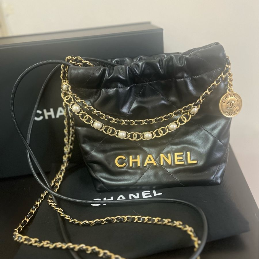 ♡ CHANEL 22 mini bag 迷你黑金 皮質手袋 珍珠CC裝飾錬 ♡-0