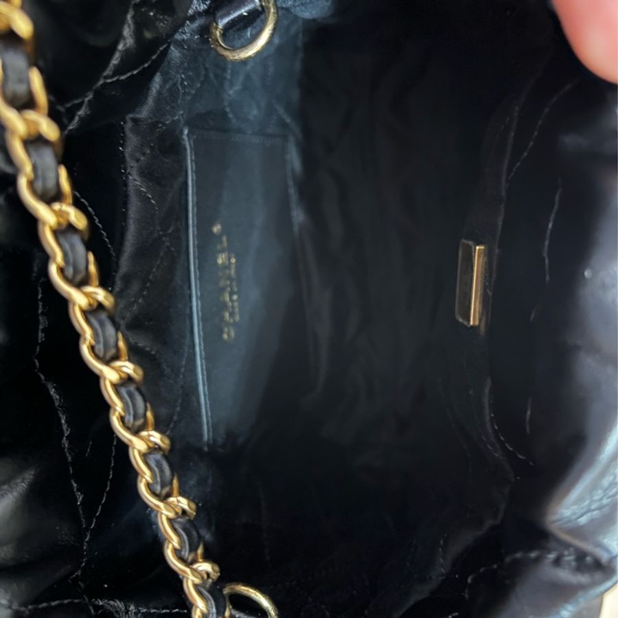♡ CHANEL 22 mini bag 迷你黑金 皮質手袋 珍珠CC裝飾錬 ♡-5