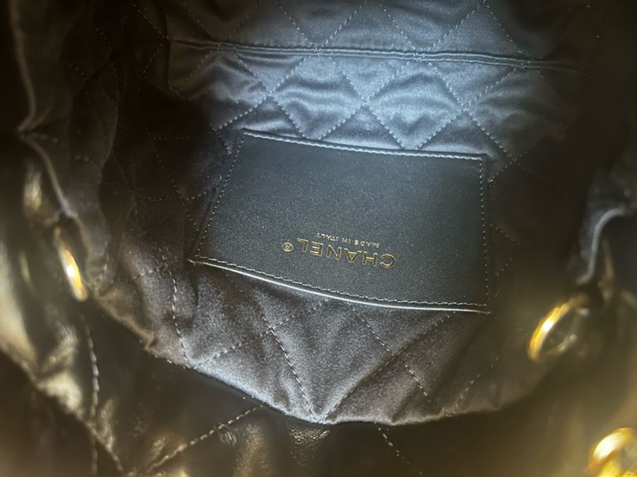 ♡ CHANEL 22 mini bag 迷你黑金 皮質手袋 珍珠CC裝飾錬 ♡-7