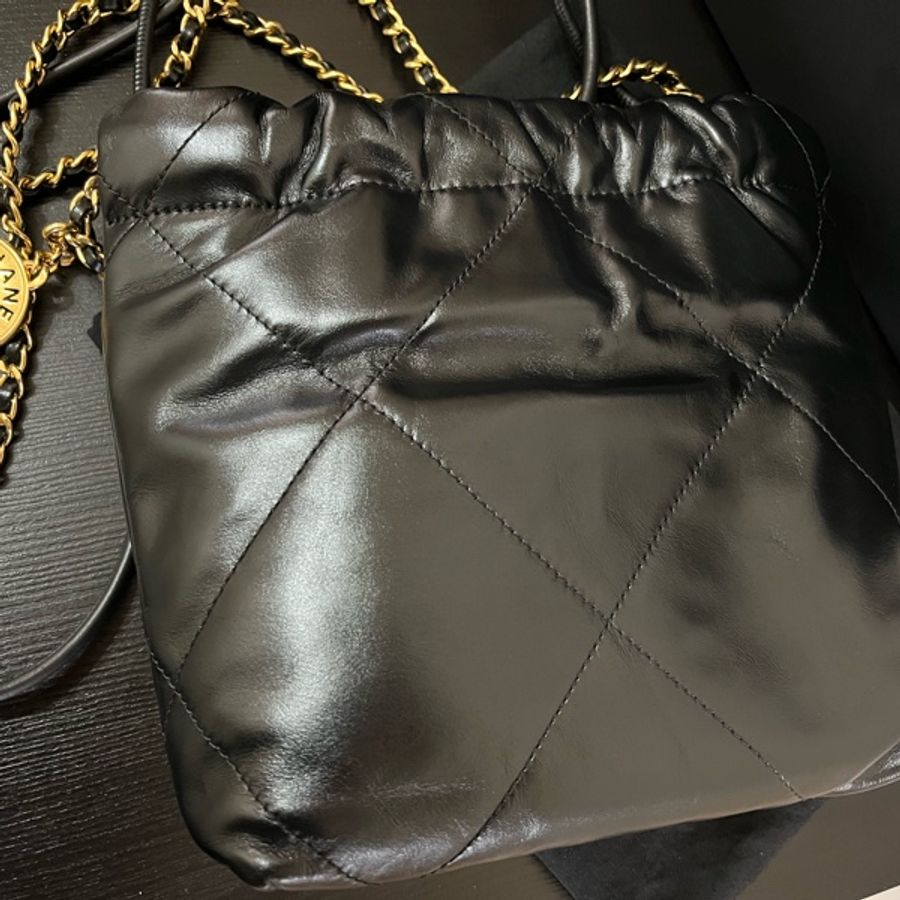 ♡ CHANEL 22 mini bag 迷你黑金 皮質手袋 珍珠CC裝飾錬 ♡-9