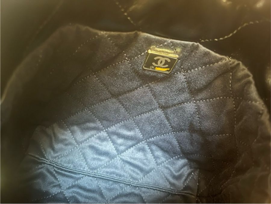 ♡ CHANEL 22 mini bag 迷你黑金 皮質手袋 珍珠CC裝飾錬 ♡-15