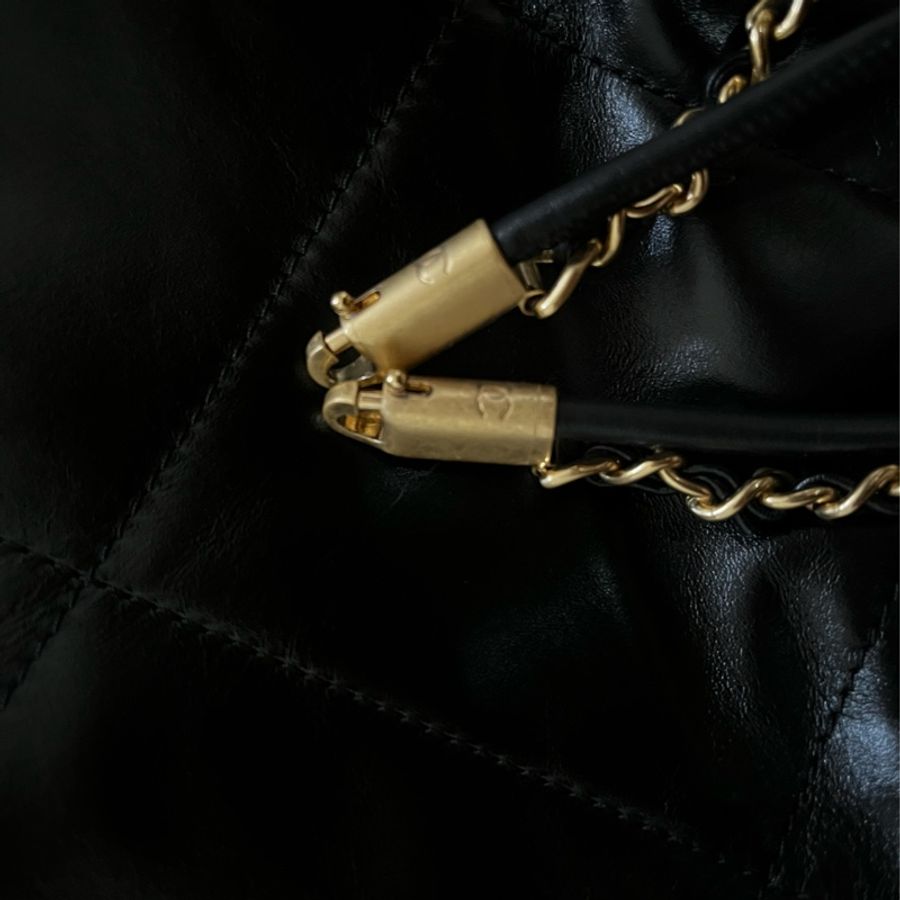 ♡ CHANEL 22 mini bag 迷你黑金 皮質手袋 珍珠CC裝飾錬 ♡-17