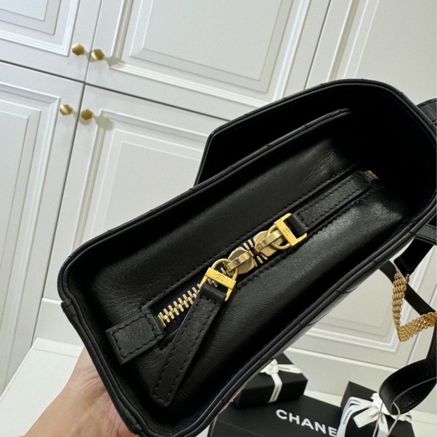 CHANEL 香奈兒 漢堡系列 油蠟牛皮 珐琅 雕刻鏈 黑 信封包 斜背包 肩背包 側背包 手提包-33