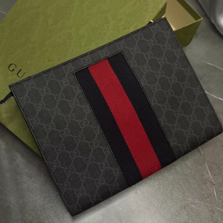 🛍️ 折扣已開啟,現在入手最划算!【GUCCI 古馳】經典GG Supreme系列GG印花藍紅藍織帶手拿包-1