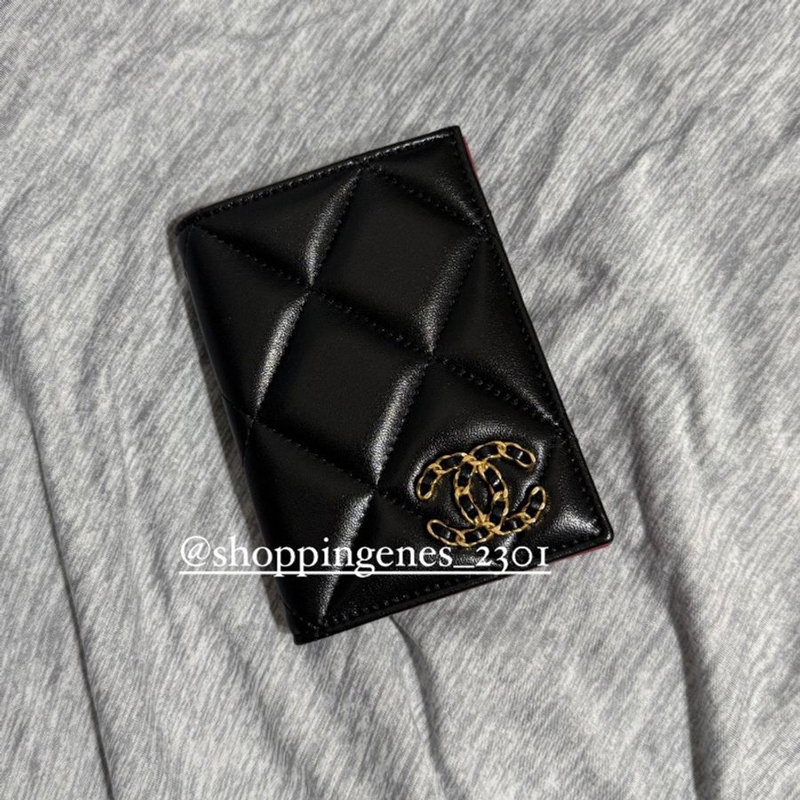 香奈兒 Chanel 全新品 19系列 護照套-1