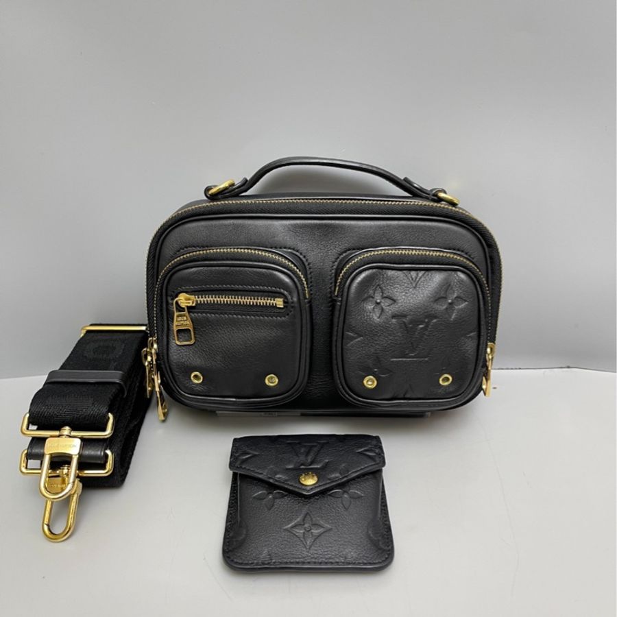 LV Utility Crossbody黑色全皮壓紋炸藥包-0