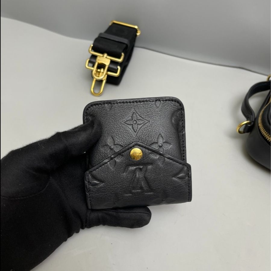 LV Utility Crossbody黑色全皮壓紋炸藥包-2