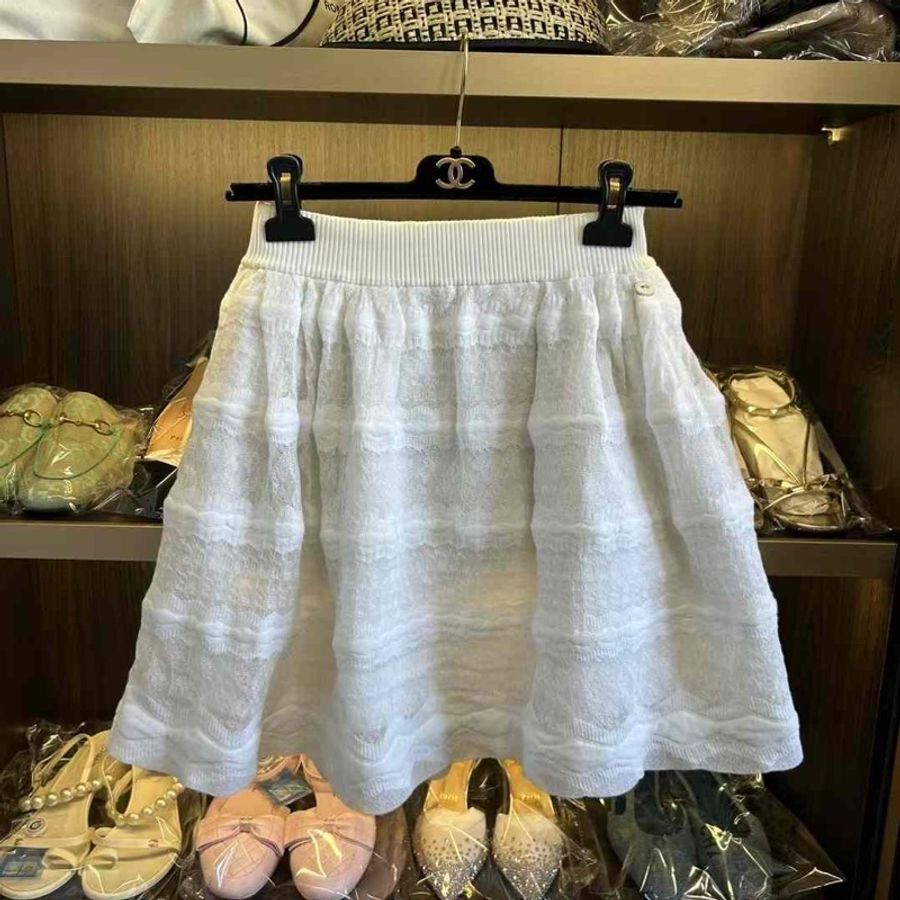 Chanel 短裙 34號 偏大腰圍最大到80  非常新 上身很好看-1