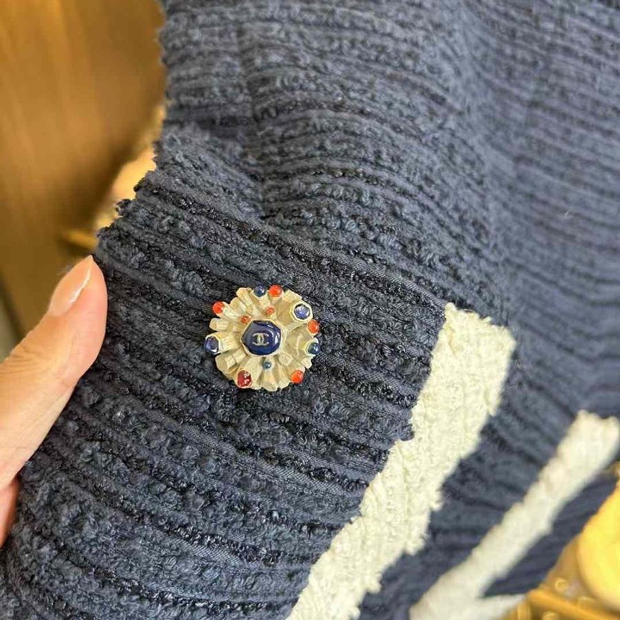 Chanel 秀款連身裙+外套  原價近三十萬 尺寸34碼 全智賢同款 非常新 誠可議-3