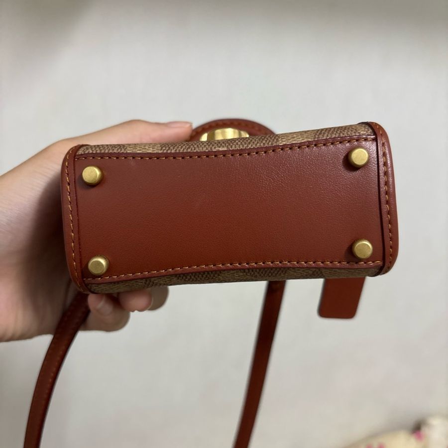 COACH SAMMY經典Logo 頂部手提包-9