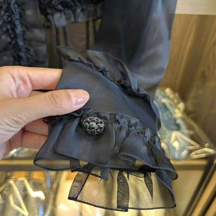 CHANEL 21p上衣 34號 全新閒置 搭配吊帶美背都可以 很美-5
