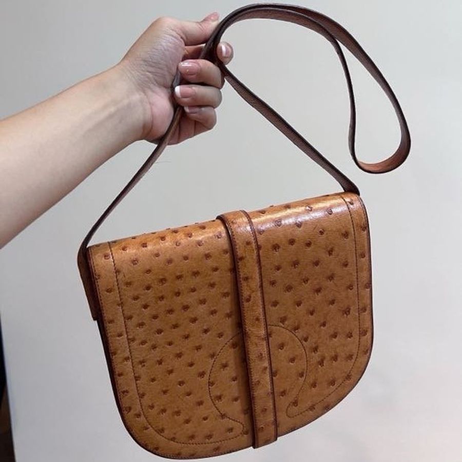 HERMÈS 愛馬仕 鴕鳥皮 金棕 焦糖 肩背包 斜背包 側背包 手提包 馬鞍包-9