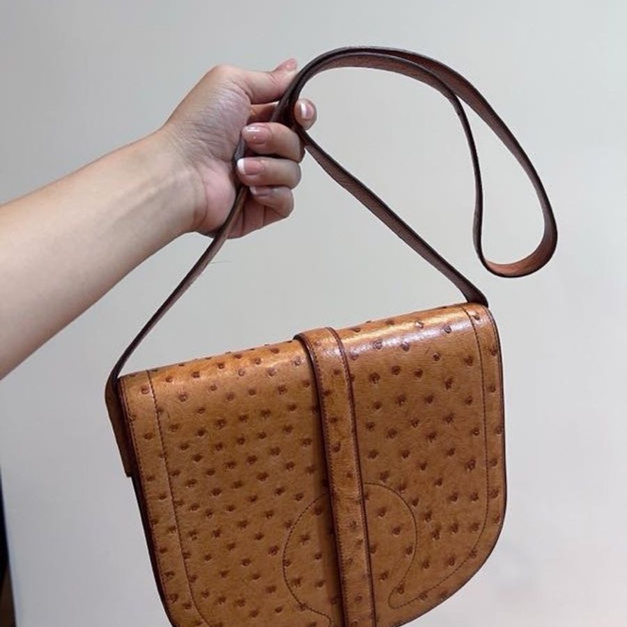 HERMÈS 愛馬仕 鴕鳥皮 金棕 焦糖 肩背包 斜背包 側背包 手提包 馬鞍包-19