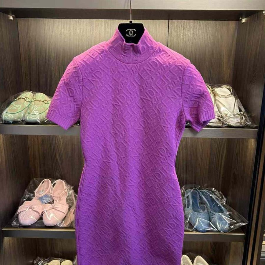 FENDI 連身裙 40號 非常新 滿字母logo 很顯身材-4