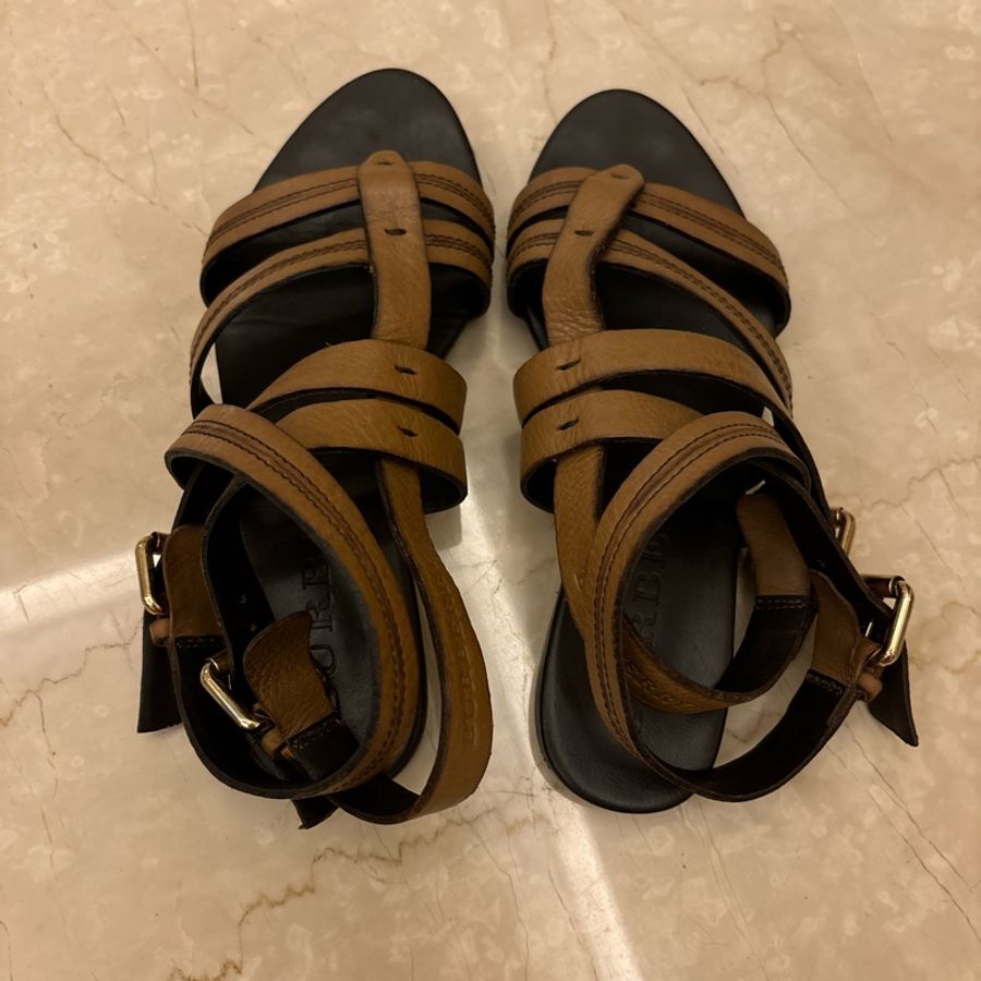 Burberry餅乾色羅馬鞋-1