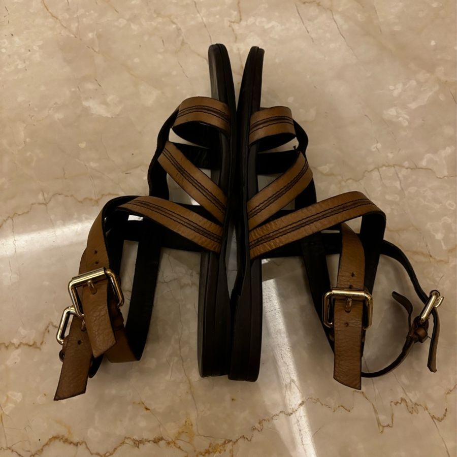 Burberry餅乾色羅馬鞋-5