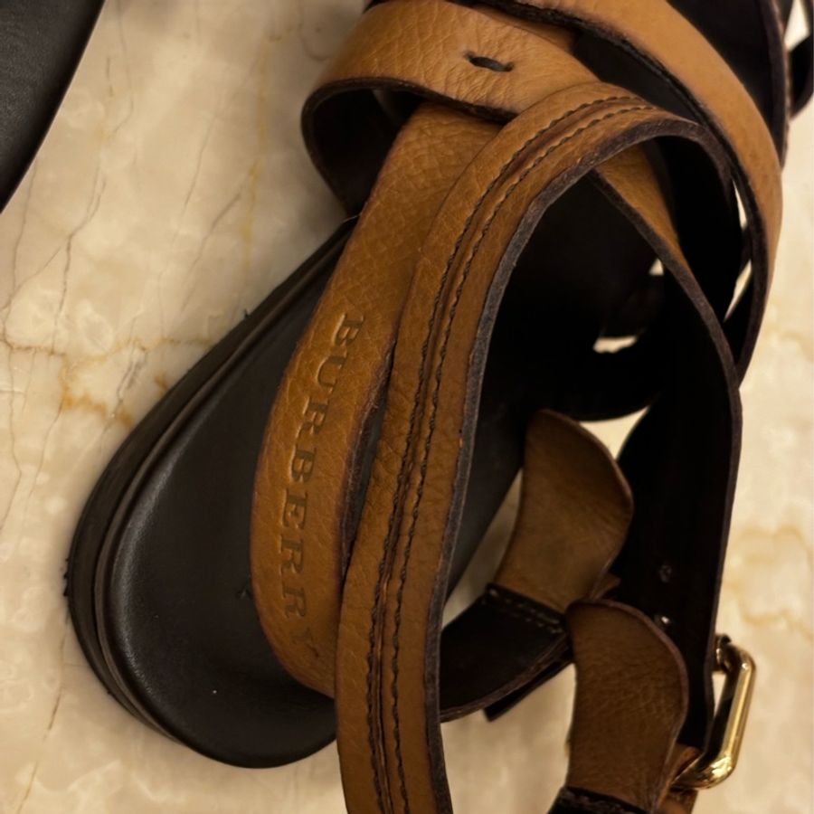 Burberry餅乾色羅馬鞋-7