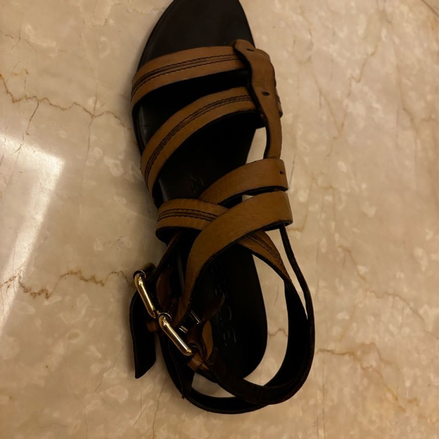Burberry餅乾色羅馬鞋-12