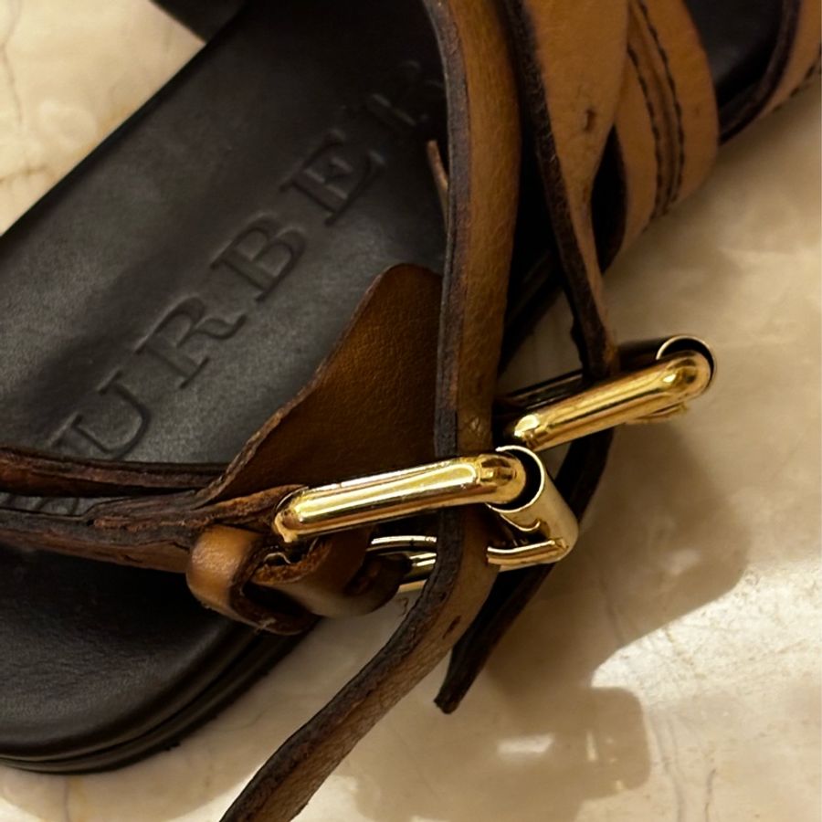 Burberry餅乾色羅馬鞋-14